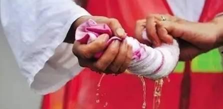 爆料拖把划伤人犯法吗视频,法律边界何在？