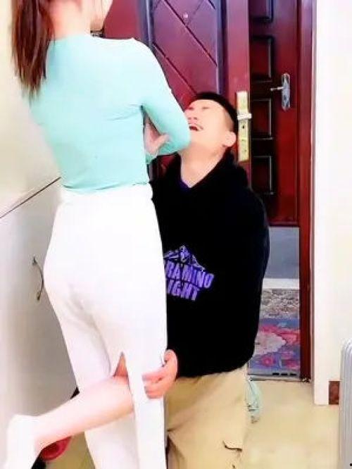 搞笑爆料情侣日常视频,情侣日常搞笑瞬间大揭秘