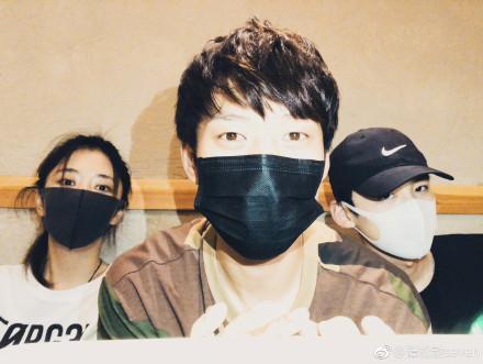 圈内爆料谭松韵魏大勋,甜蜜互动引网友热议